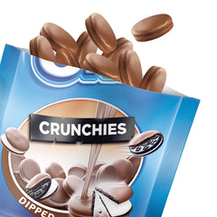 8x OREO Crunchies Dipped – Knusprige Mini-Kakaokekse mit Crèmefüllung mit Vanillegeschmack, umhüllt von zarter Milchschokolade (8x110g)